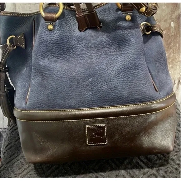 💙🤎Dooney & Bourke Buckley Leather Drawstring Bucket/Shoulder Bag - Picture 8 of 15